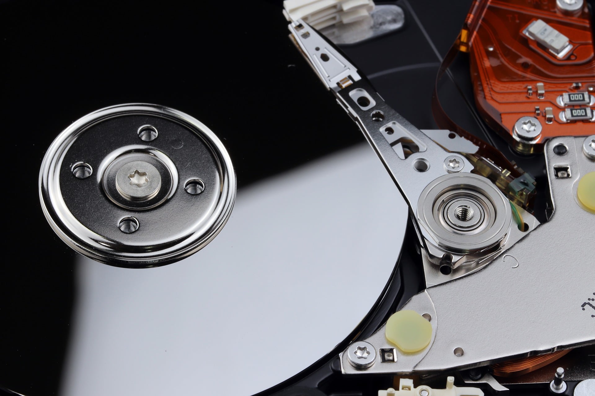 SSD VS HDD-BENEFITS AND DRAWBACKS!